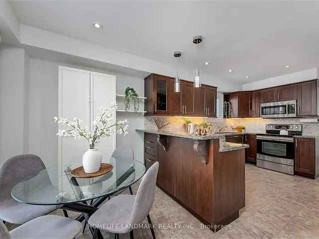 Spacious Semi-Detached Home in Holly Neighbourhood