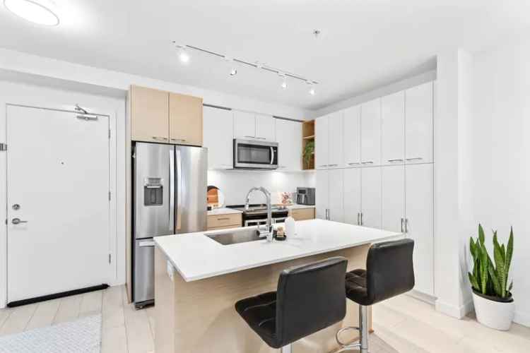 Spacious 1-Bed Condo near SkyTrain SFU
