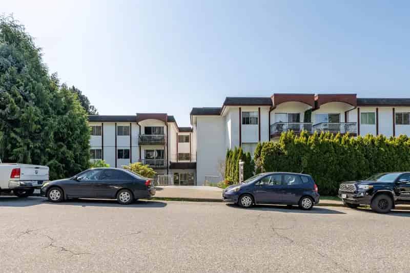 Central Lonsdale Condo for Sale 2 Beds 1 Bath Updated