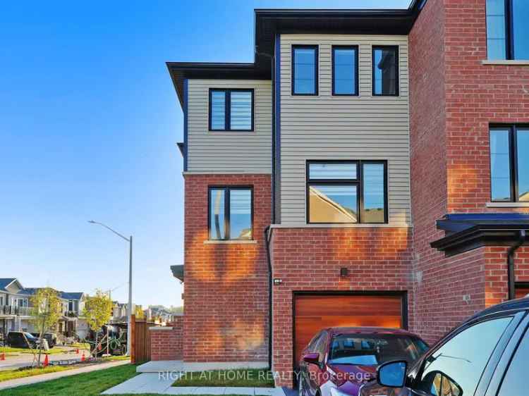 Bright Corner Townhome Near Lake Simcoe