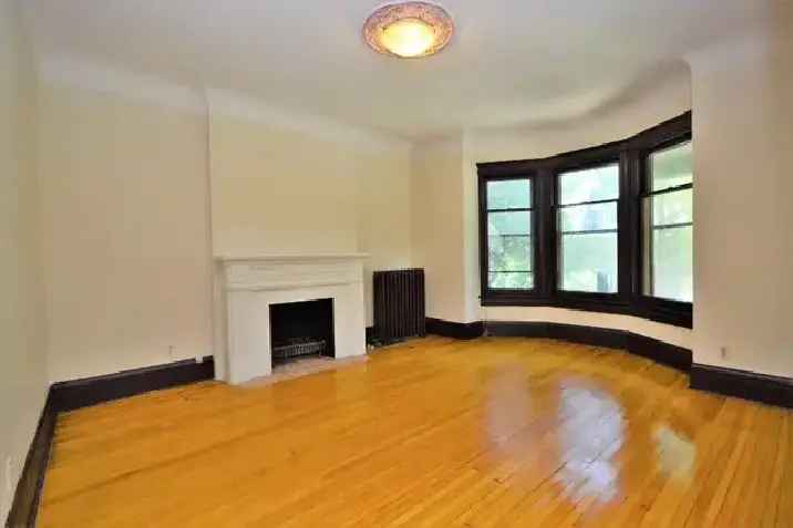 Annex Spacious Main Floor 1Bd  Den by Bathurst subway