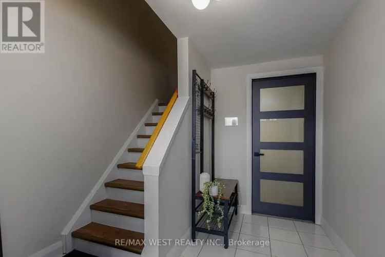 Updated 3-Bedroom Condo Townhouse near Highway 401