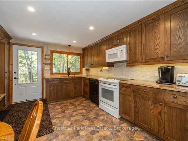 Lake Huron Cottage - 3BR, Modern Amenities, Turnkey