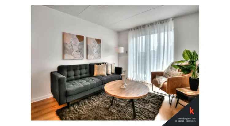 Bright 1-Bedroom Unit Near Angus Rosemont Shops