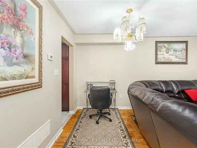 Townhouse For Sale in Brampton, Ontario