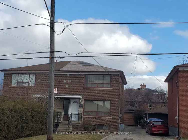 House For Sale in Toronto, Ontario