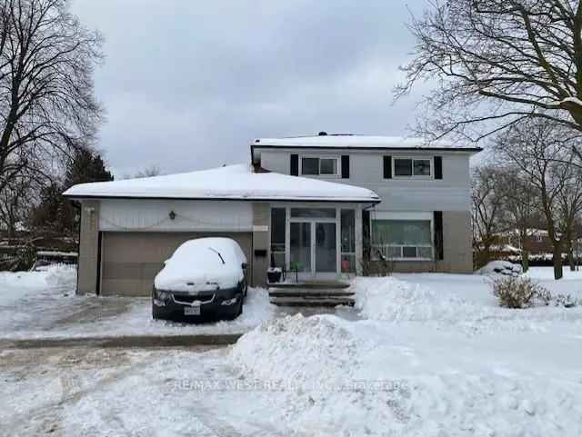 House For Sale in 16, Belgreen Avenue, Toronto, Ontario