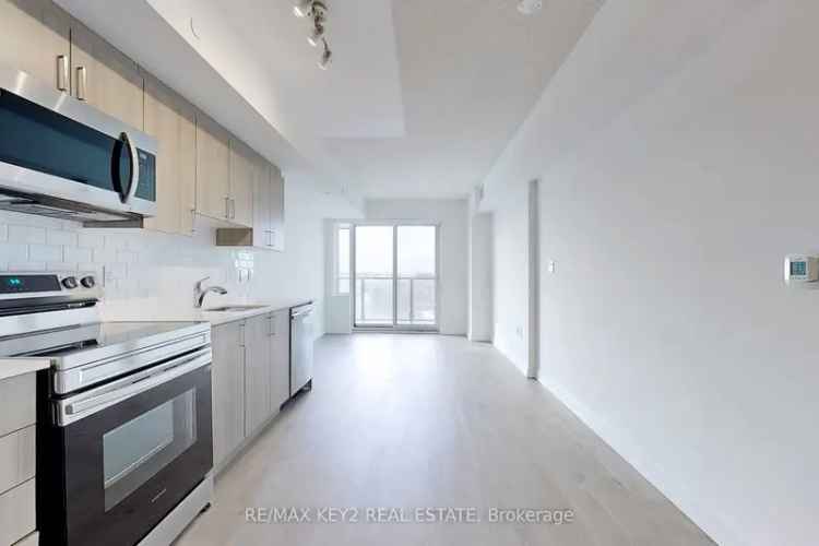 Modern 1+1 Bedroom Condo near Yorkdale Mall and Glencairn Station