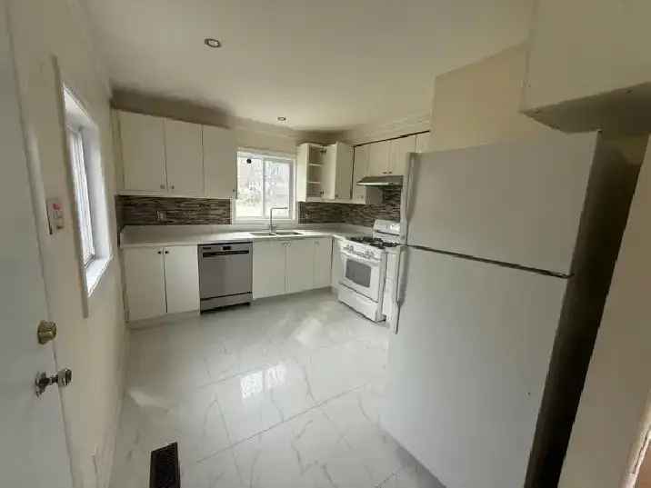 House for Rent Near Schools 4 Parking Spaces Big Backyard