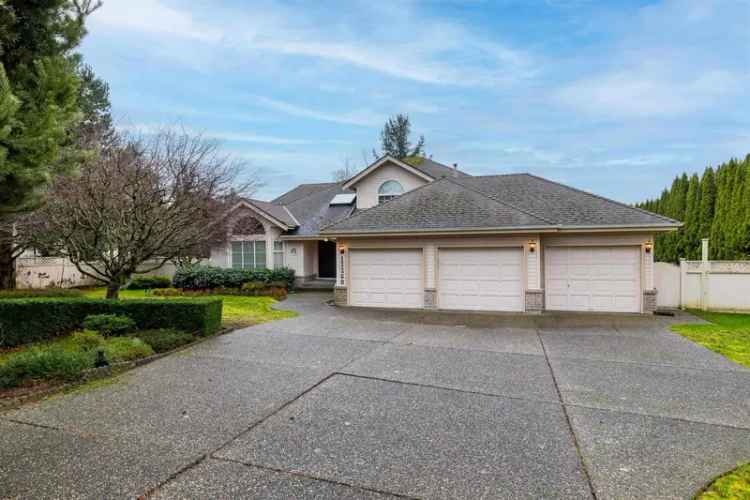 Panorama Ridge Luxury Home 3 Beds Triple Garage Half Acre Lot