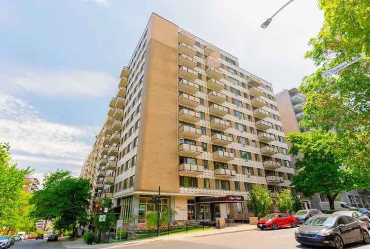 Rent spacious renovated apartment in downtown Montreal with city views