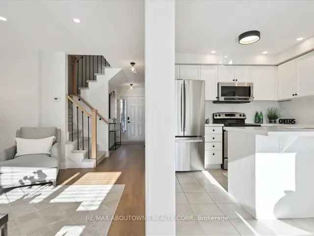 Townhouse For Sale in Burlington, Ontario