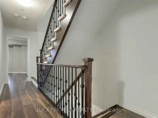 4 Bedroom Townhouse Near University and College