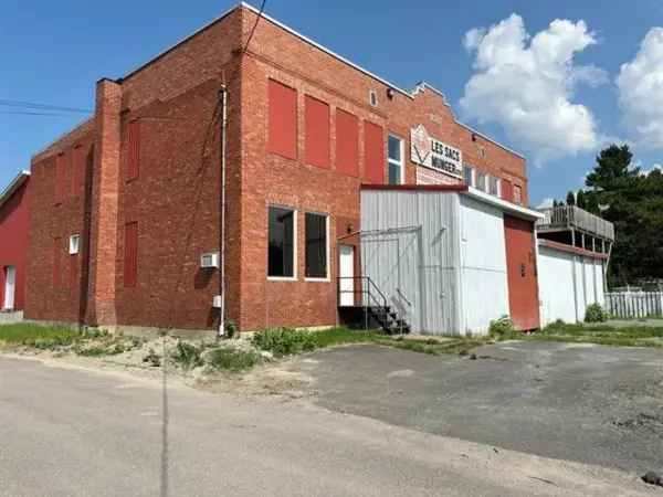 Commercial Building Office for Sale Saguenay Lac-Saint-Jean