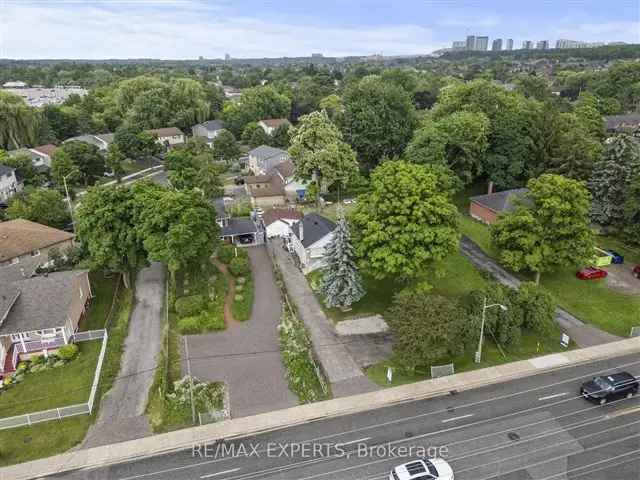 Streetsville Development Opportunity: Prime 45x171ft Lot Near GO Station