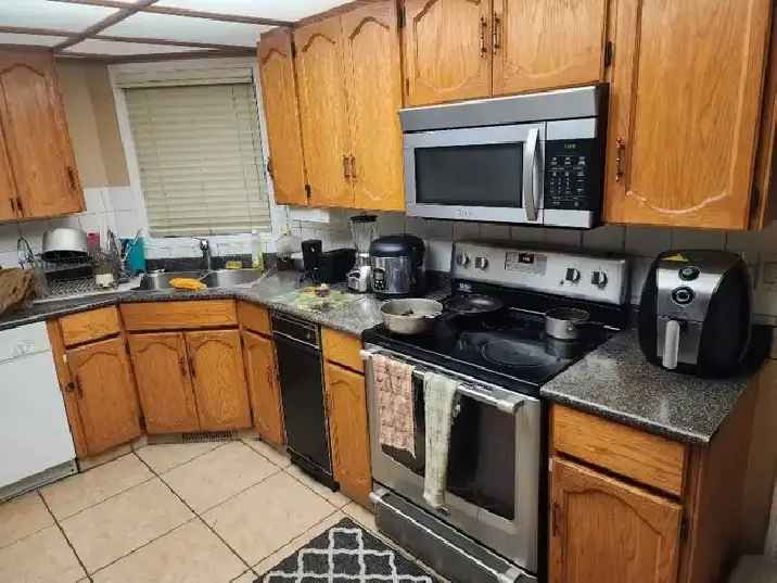 Room for Rent in Shared Kitchen with Private Bathroom and Utilities Included