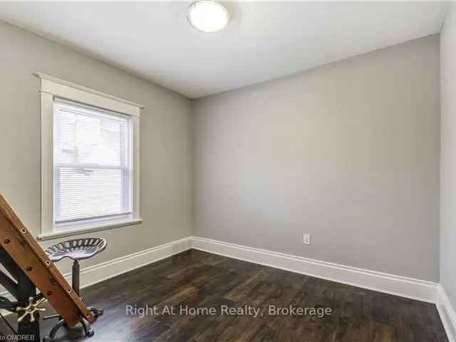 House For Sale in Hamilton, Ontario