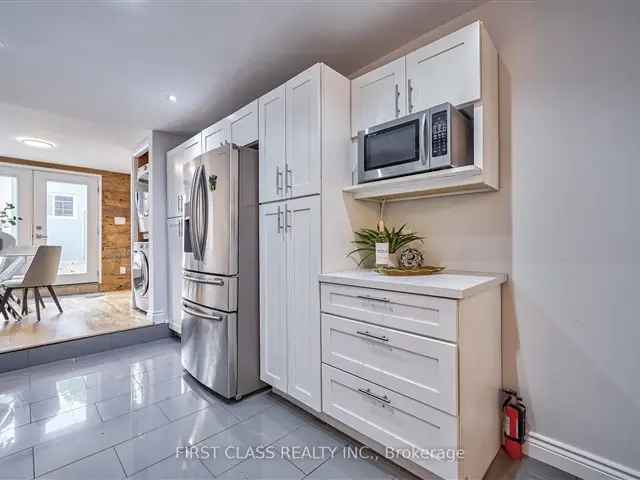 Amazing Townhouse Downtown  Open Concept Renovated