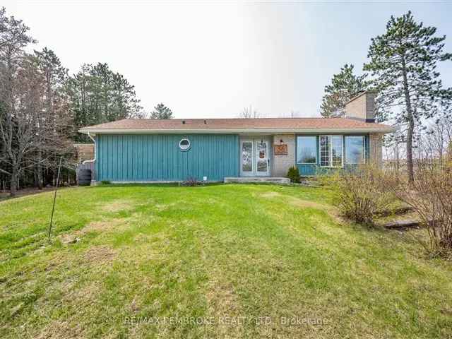 House For Sale in Petawawa, Ontario