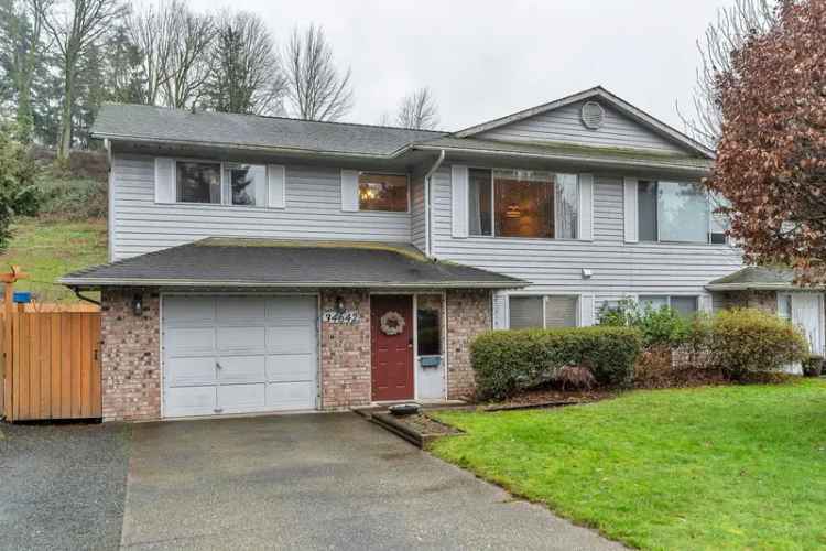 A $939,000.00 1/2 Duplex with 5 bedrooms in Abbotsford East, Abbotsford