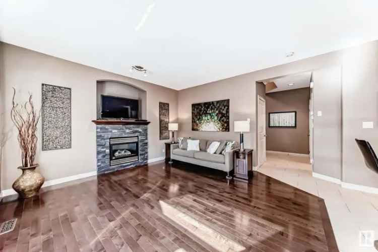Secord 2-Storey Home - Open Concept, Updated Kitchen, & Double Garage