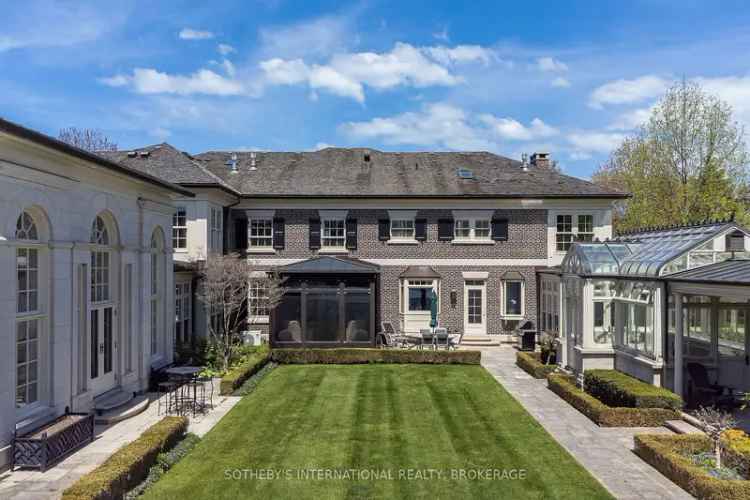 Buy House in Niagara on the Lake with Luxurious Features and Pool