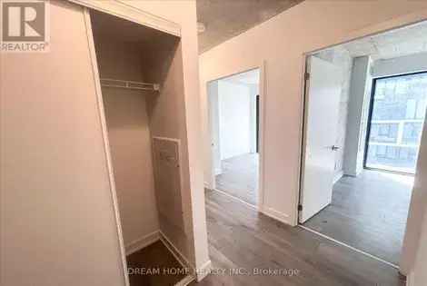 3 Bedroom Condo Downtown Toronto  - Ensuite Washroom - Amenities Included