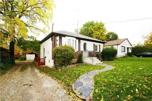 House For Sale in Ajax, Ontario