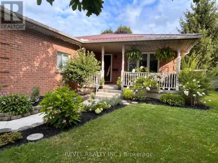 4 Bedroom 2 Bathroom Bungalow in Simcoe