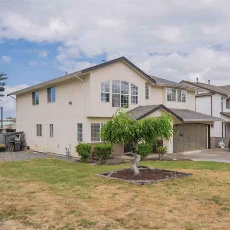 Beautiful Murrayville Home - Corner Lot - 2 Bedroom Suite