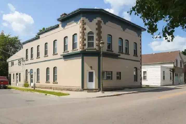 Rent 1 Bedroom Apartment Downtown Carleton Place with Bright Windows