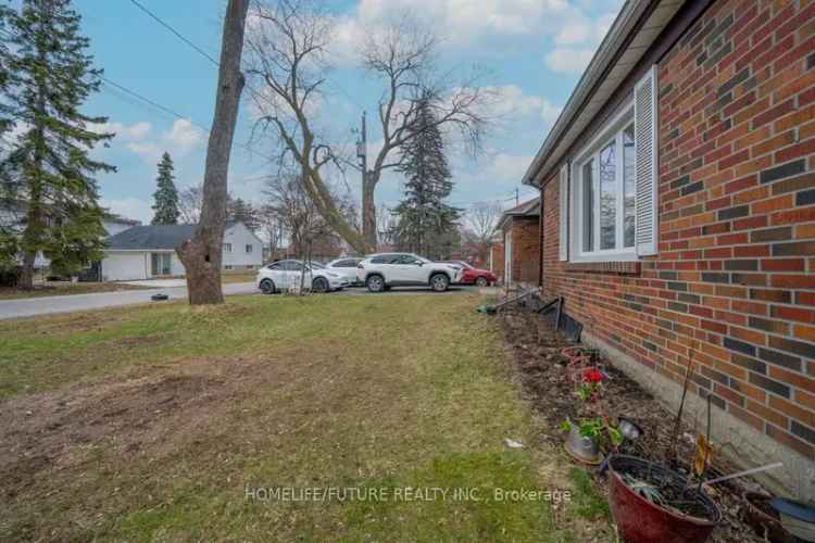 House For Sale in 52, Lamont Avenue, Toronto, Ontario