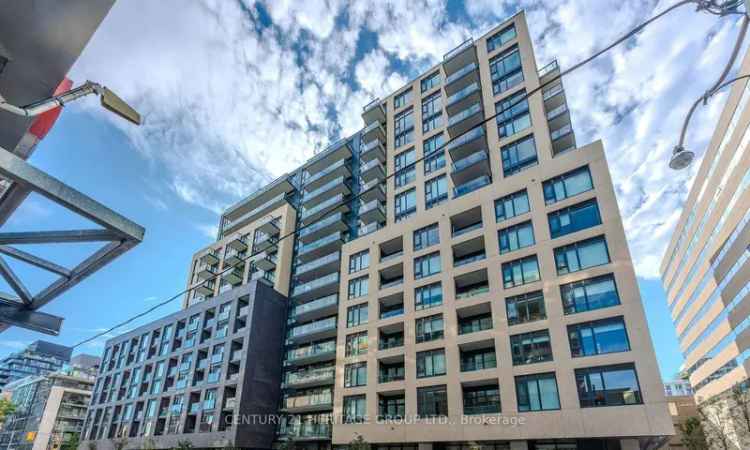 Luxury 2-BR Condo near Financial District