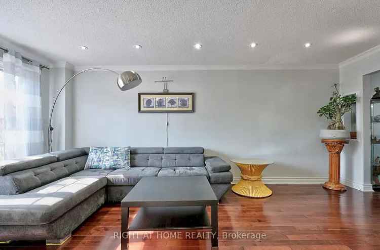 Maple Detached Home - 2487 sq ft - Near Rutherford GO