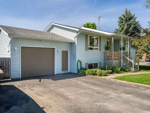 Charming Wellington Home with Pool and Fenced Yard