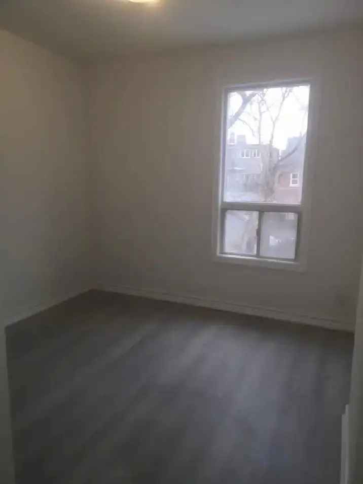 Downtown Toronto Townhouse 1 Bed 1 Bath Furnished Unit