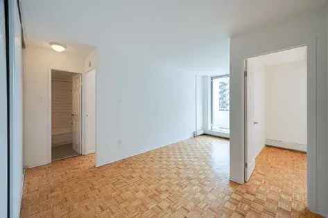 1 room apartment of 56 m² in Toronto