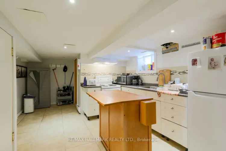 House For Sale in Toronto, Ontario