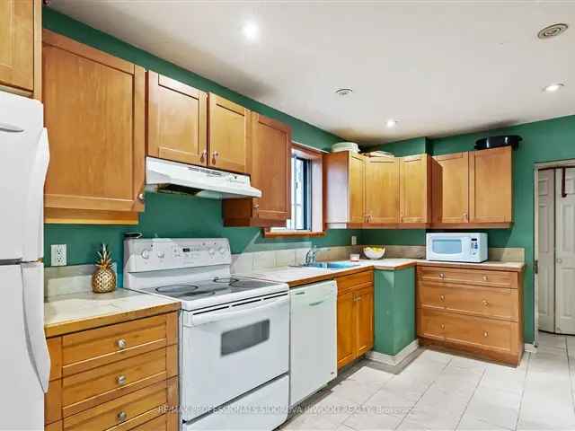 House For Sale in Toronto, Ontario