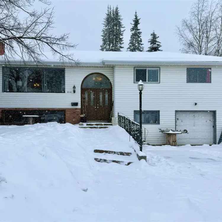 Family Home for Sale with 3 Bedrooms, Deck, and Sauna