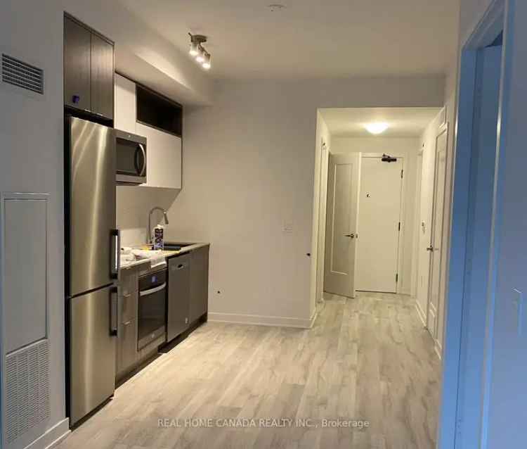 1 1 Bed 2 Bath Condo with Balcony 716 sq ft West Facing