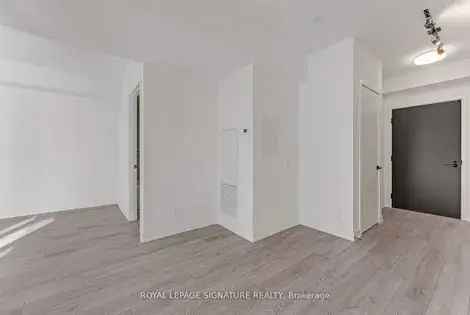 1 Bedroom 46m² Apartment in Toronto with Modern Amenities