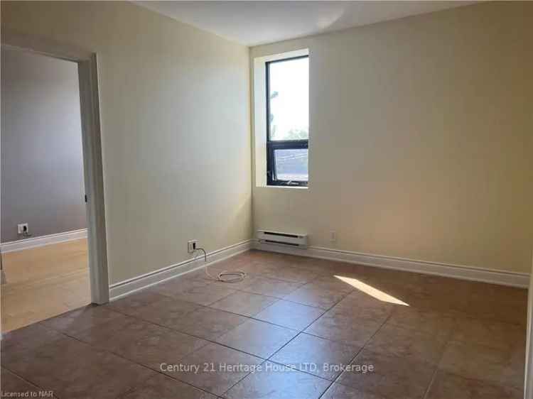 Ridgeway 2-Bedroom Walk-Up Apartment