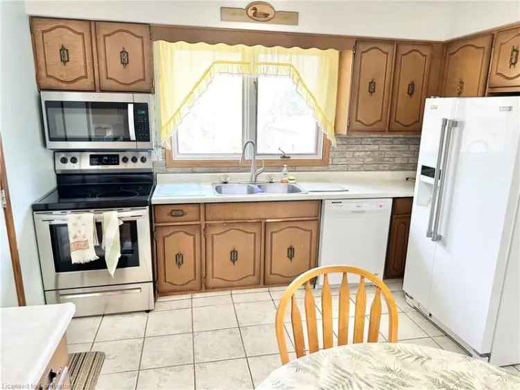 3-Bedroom 3-Bathroom Home in Simcoe with Pool and Fireplace