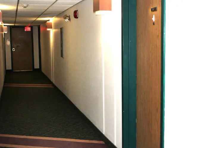 Renovated 2-Bedroom Condo in Bearspaw Manor