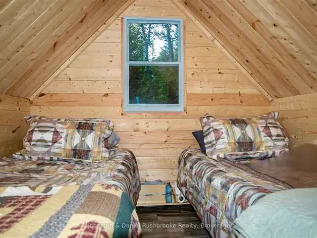 Off Grid Bunkie and Bathhouse Near Four Lakes