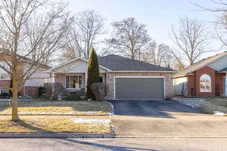 Spacious backsplit buy in Welland with large windows and backyard