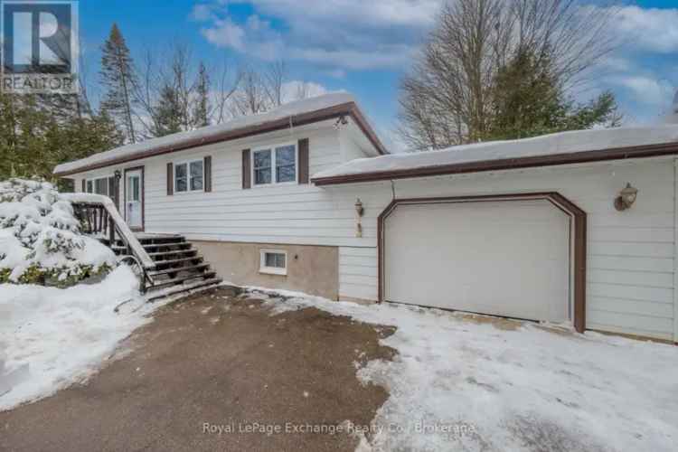 Lake Huron Beach House - 3 Bedroom Raised Bungalow