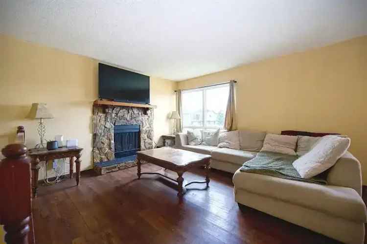 3 Bedroom Main Floor Cochrane Home Near Amenities