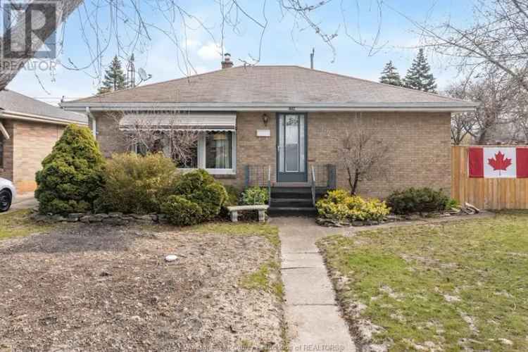 Beautiful Home near Shops and Schools